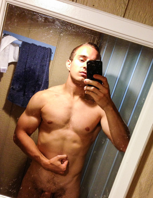 texasfratboy:  what a hottie - his eyes make me melt!