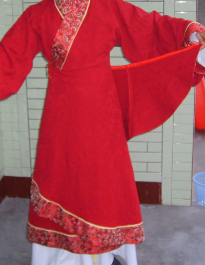 How to put on Hanfu (Han Chinese clothing)?