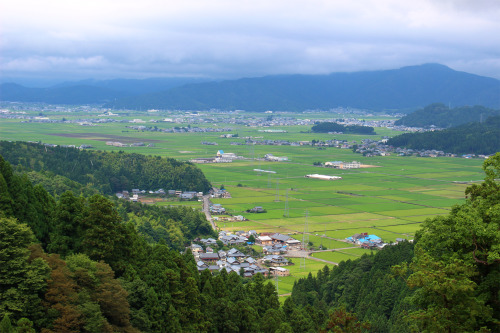 20200718（土）鯖江市にある「丹波岳（たんばだけ）」に登山道が整備されたという。福井の山登りブログのトレンドにもなってる･･･かな？で、早速昼過ぎ登ってまいりました。途中下山中の「もんらん」さん