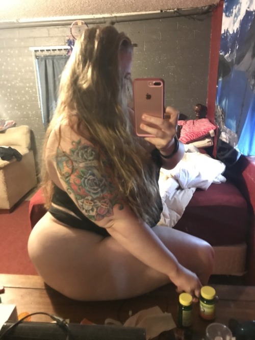 ceebootycakess: can your face be my throne?