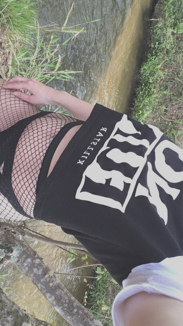 gothbratclique:  Chillin down my the river taking nudes with my snap peeps