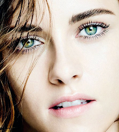 itakemyselfveryseriously:  Kristen for Chanel’s Collection Eyes Campaign.   Photographed