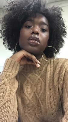jehovahhthickness:  beautifulbl-ss:  Curls were poppin’. Happy blackout ✨ ig: http://instagram.com/myahnycole  Damn yo