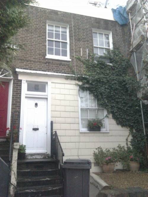 magicalandsomeweirdhometours:This is absolutely insane- here’s an ordinary old rowhouse in the UK, u