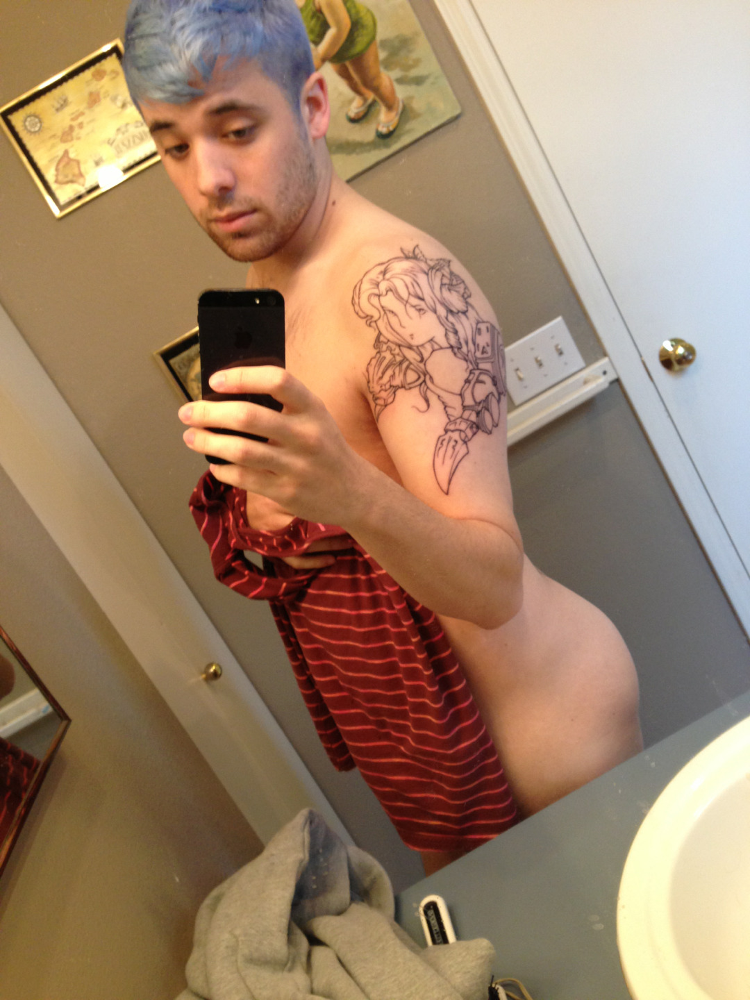 valeasmundum:  Don’t mind me  Nothing to see here  Gawddamn.
