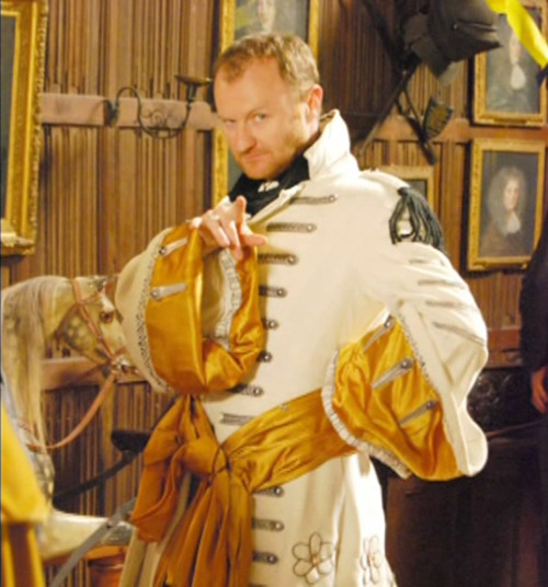 deathbygatiss:Why have we never talked about Mark in this outfit from the second episode of crooked 