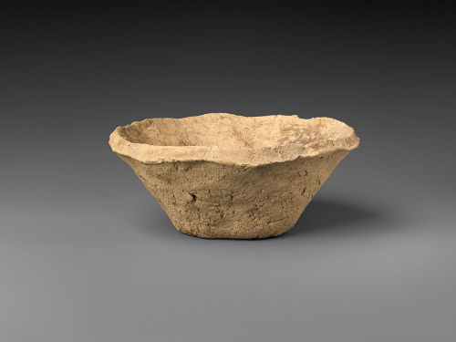 Bevelled-rim bowl (Nippur, c. 3300 – 3100 BC).  Ceramic, 8.2 x 19.0x 19.0 cm.  Late 