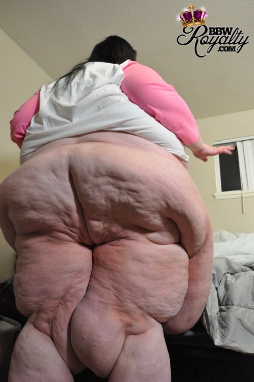 drfeedwell:  ssbbwvanillahippo: I am quite the sight from the back. I don’t post a lot of me from th