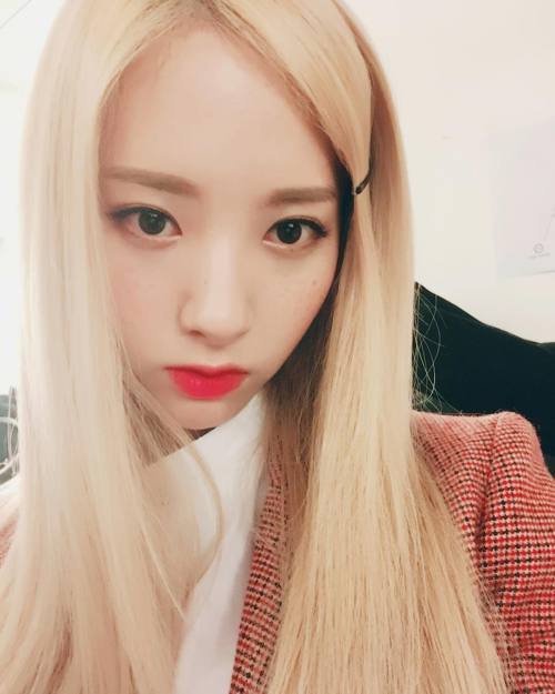 wjsndaily: 161219 UZZU Instagram Update wjsn_uzzu_: #UzzuBox I’ll update another photo as well
