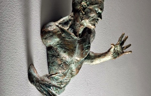 littlelimpstiff14u2:   The Fantastic Emerging and Disappearing Sculpture of Matteo Pugliese  These are the works of Milan born Matteo Pugliese. The self-taught sculptor has been experimenting and  working in his chosen craft since his teens. The style