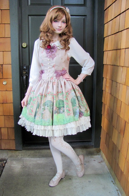 surrenderingmymanhood:  Girly stuff I like…love her outfits  (Source: lavenderlillies at http://daily-lolita.livejournal.com/5686280.html)