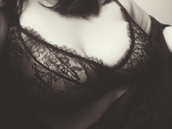 nakednewsgirl:  Lace noir.