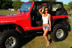 shelleysicfit:  It’s a Jeep thing!  Jeep