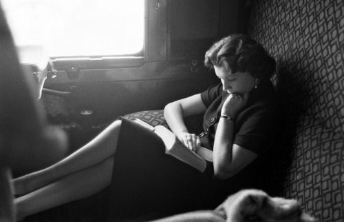 birdfull:  plaisirdelire:  Jack Birns - Aboard the Simplon-Orient Express, 1950.   //