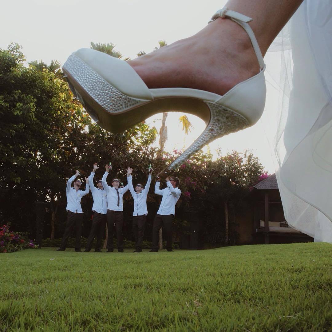 stunning bridal party photograph by @himynameisdick for @flipmaxphotography wedding project yesterday.
thank you so much kaka @adityayodha for always trusting us as your second shutter. 😊
#thebalibride #weddingphotographer #baliwedding #vscocam...