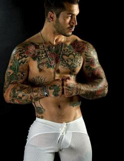 realmenstink:  HOT TATS, NICE BULGE !!! 