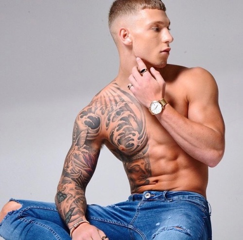hotinjeans:  Brandon Myers