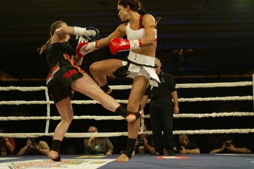 taichi-kungfu:  So charming muay thai lady!!