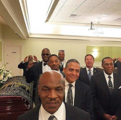swagintherain:    Legends pay their tribute to the great Muhammad Ali during the funeral.The most pro black photo ever.#ProBlack