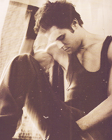 vampires-liars-and-pretty-faces:  TVD is coming. 