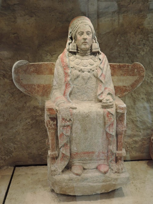 Houston, I’m ready for take-off!‘Lady of Baza’, Limestone sculpture (really an anthropomorphic ciner