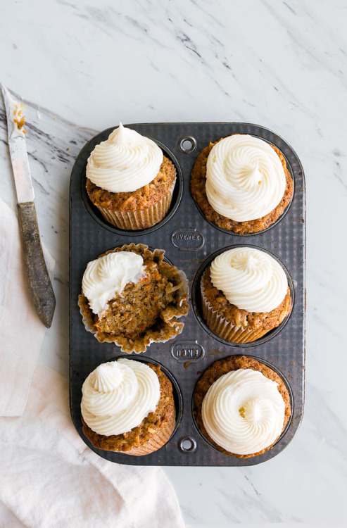 ugly–cupcakes:Carrot Cake Cupcakes w/ Cream Cheese Frosting