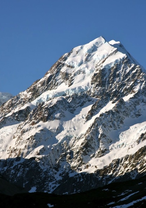 suffocative:  Mount Cook, New Zealand by Juan Pablo Romero Barrios