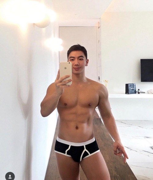 gaykoreanlove:  ㅁㅊ 몸봐