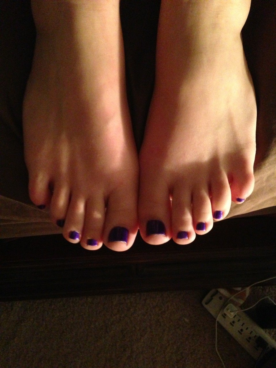 wifeshotfeet:  I love this girl’s feet. I love to drown them in cum…