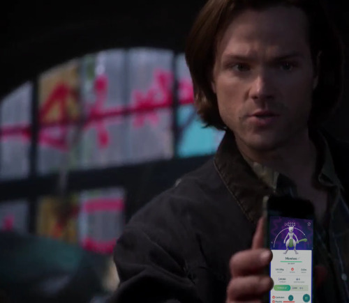 lorefreak:he is teaching cas to play pokemon go :)