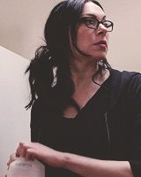 our-memories-defeat-us:  it looks like she just got in trouble off a parent for trying