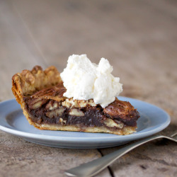 foodishouldnoteat:  mock(ing) derby pie 