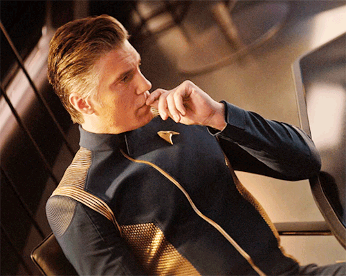 elen-aranel:  Christopher Pike + Warm light
