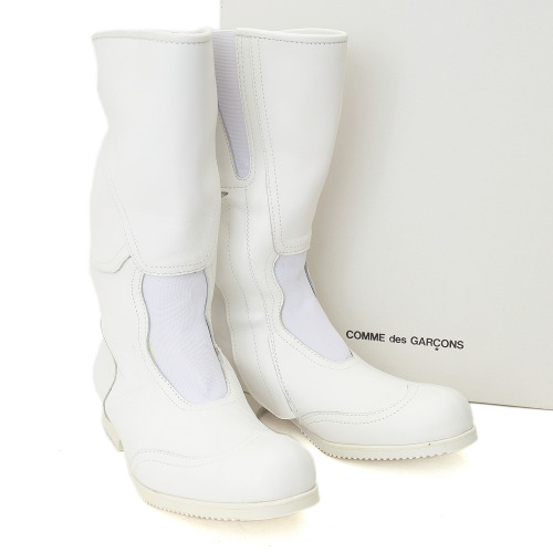 ironpour:COMME des GARCONS Leather Biker Boots White www.playful-dc.com/en/products/det