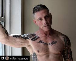 mancrushoftheday:  #Repost @stilesmassage with @repostapp ・・・ Committing my year to #aidslifecycle2017 #bodybuilding and #ziggy 🏋🏼🏋🏼🏋🏼🏋🏼🏋🏼 HELP ME STOP AIDS AND BECOME ONE OF MY HEROES.  Click  the LINK above in my