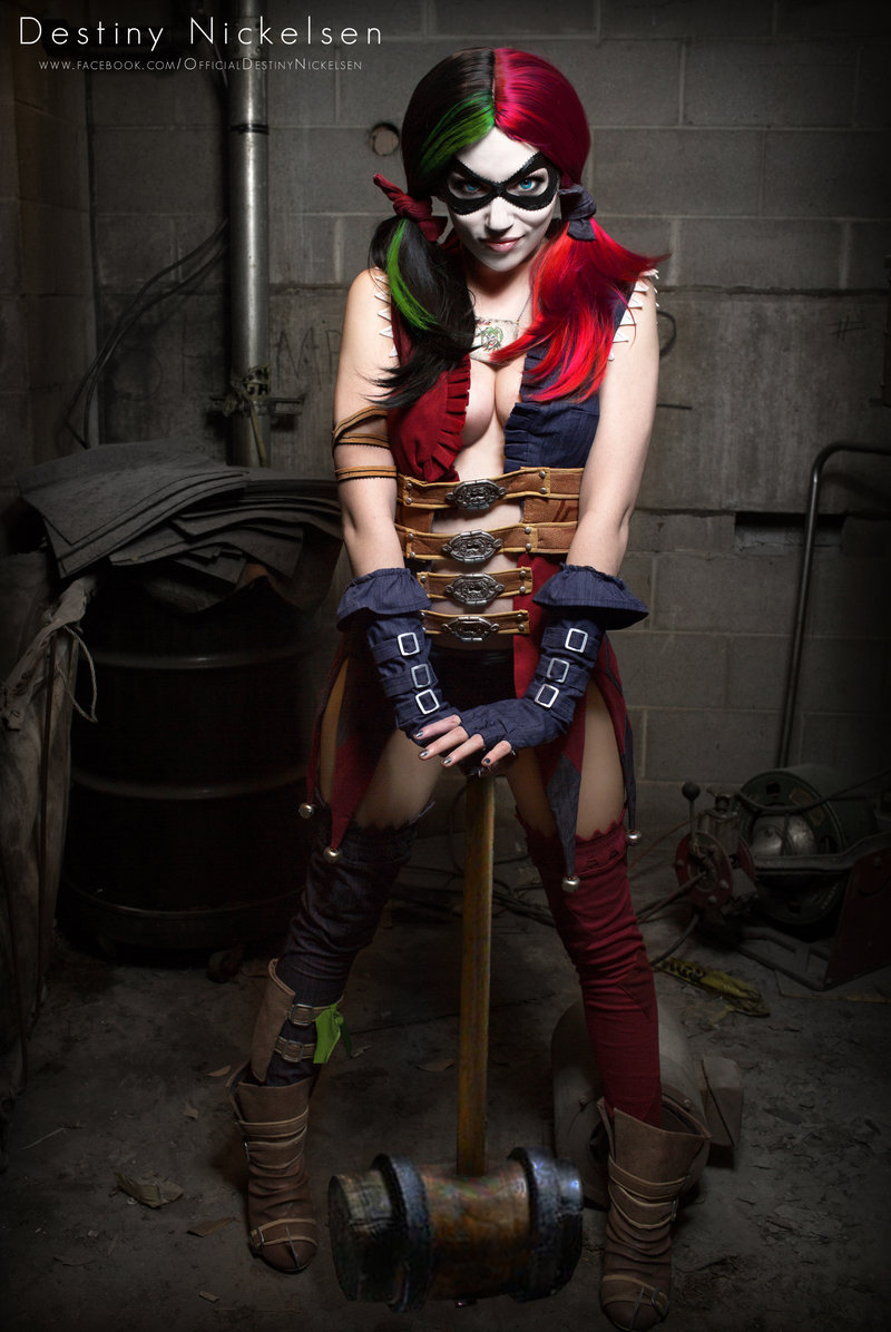 safehousecomix:  Cosplay: Harley Quinn Model/Cosplayer: Destiny Nickelsen Photo/Editing:
