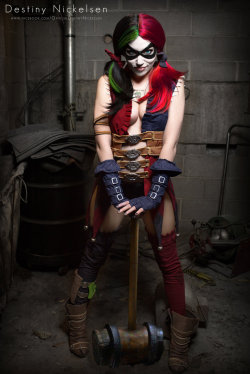 safehousecomix:  Cosplay: Harley Quinn Model/Cosplayer: