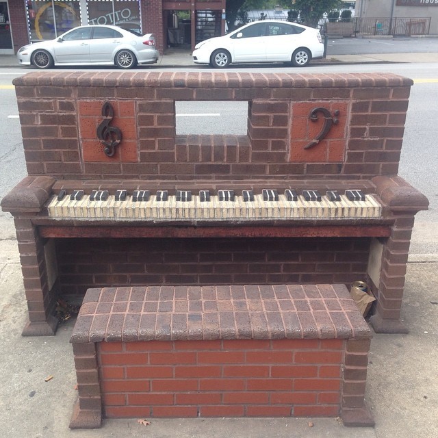 Awesome brick piano in #chattanooga #tennesssee #latergram #music #art #northshore