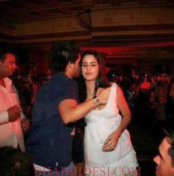 Sidhart Malya Putting Hands in Katreena Kaif’s BraSidharth