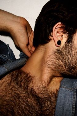 smoothsilk:That neck hair sends me crazy!