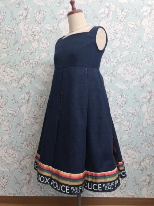qno0129:I made cosplay clothes of TARDIS. Women’sversion. For my friend.She is going to go to the To