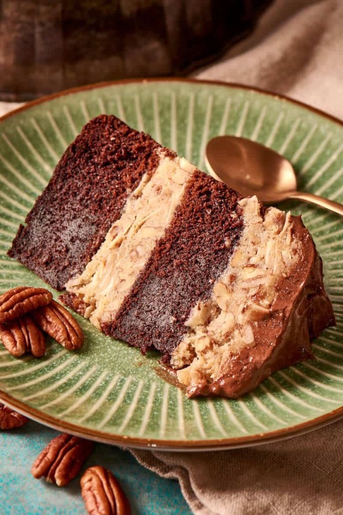 tinykitchenvegan:Vegan German Chocolate Cake