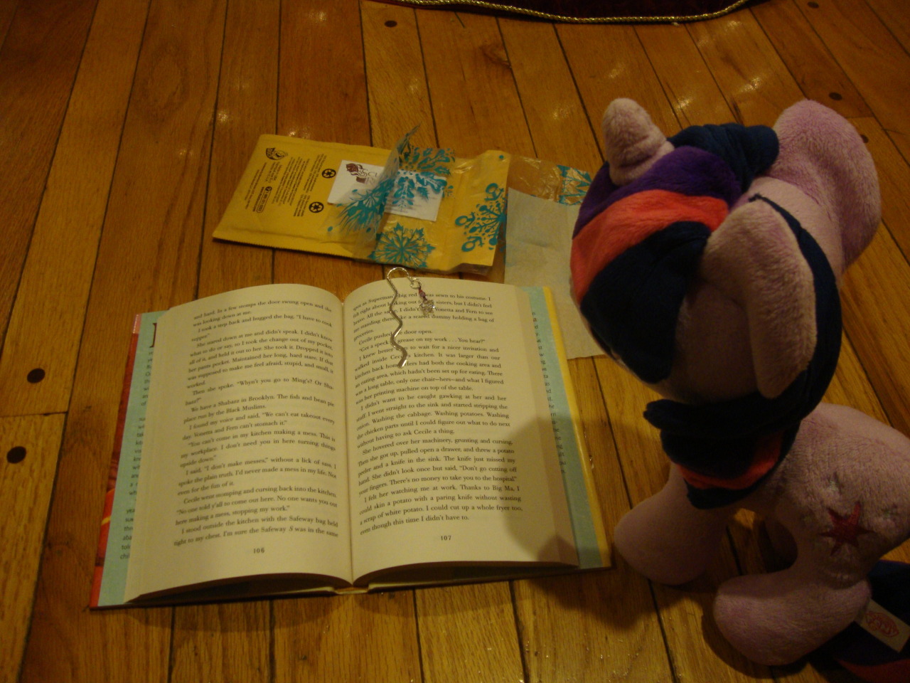 slice-of-life-twilight:  Twilight: Dee? Did you call me? I’m sorry that I didn’t