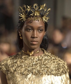 immortalgivenchy:  beauty-student:  How gloriously elegant. Own it!  Wow 