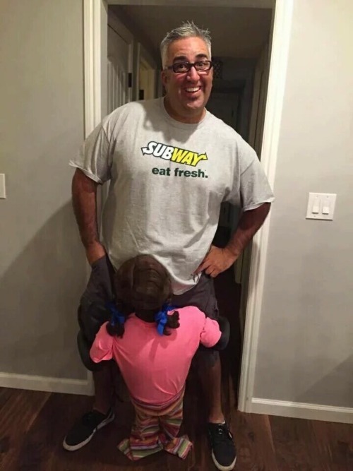 lebritanyarmor:  white people find “ humor ” in the most disgusting shit b 🙄😒  How is this cool? I can’t even
