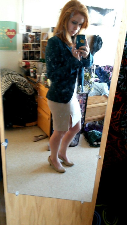One of my favorite business casual outfits not gonna lie. And my ass looks fantastic in this skirt (well I think so).