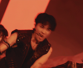 Hoseok Mots On:e (cr. Jinggukie)