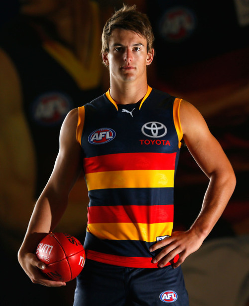 tradieapprentice:  SCHLOOONG!!! Check the bulge on Jarryd Lyons of  AFL Adelaide Crows (updated