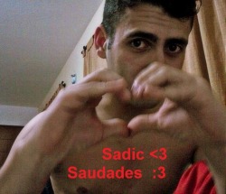 Oi! só passando pra dizer que to morrendo de saudades!♥♥Bjus Seu carequinha (não carequinha atualmente)