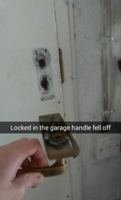 itsagifnotagif:  I got locked in the garage